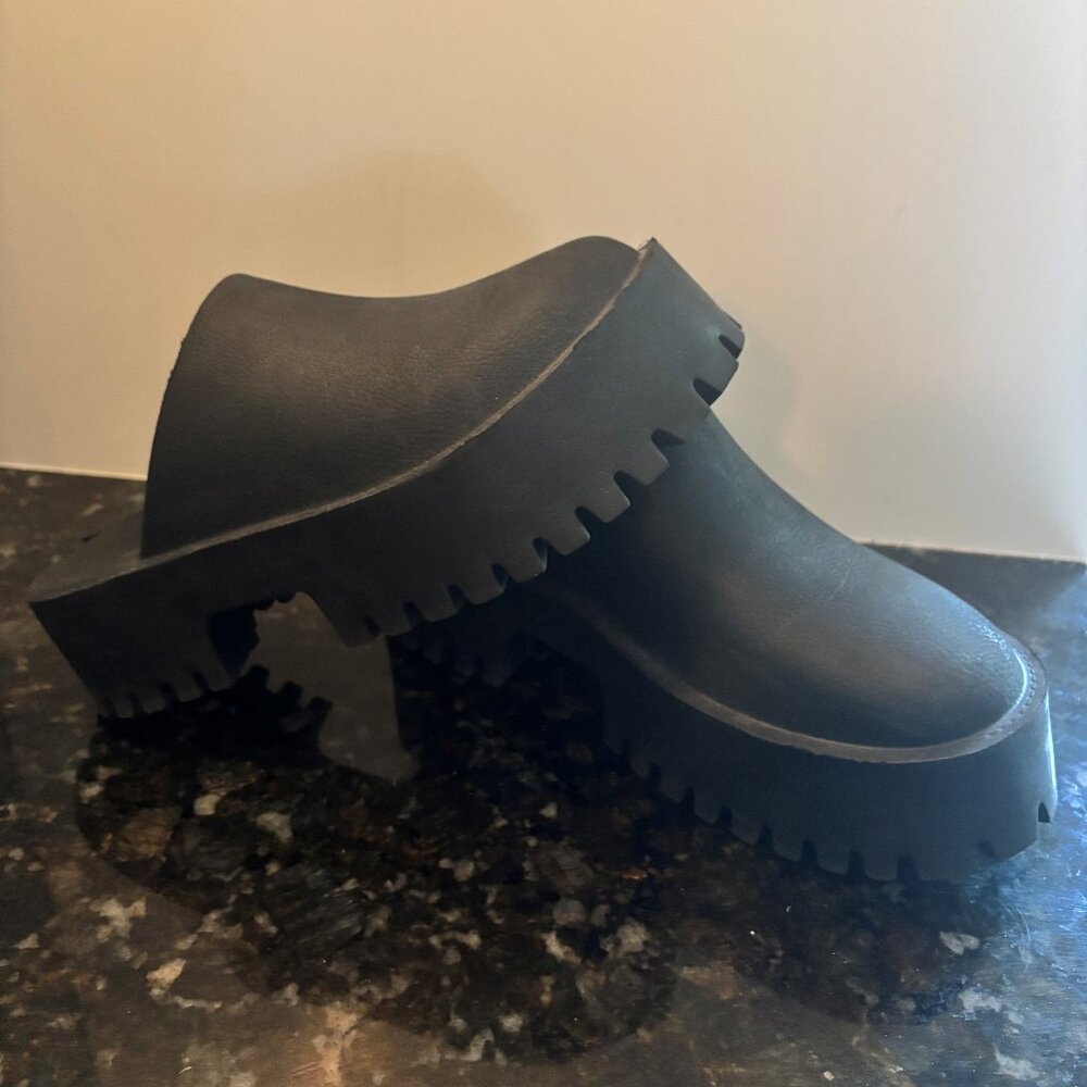 ANTHROPOLOGIE - Jeffrey Campbell Black Clogs - size 8
